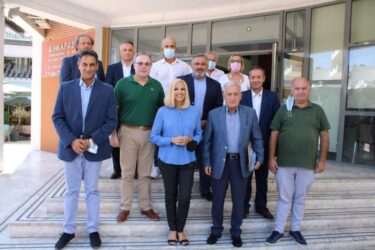 Θεσσαλονίκη: Δήμαρχοι έθεσαν το θέμα της ΔΕΘ σε Γεννηματά και Κουτσούμπα