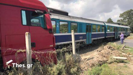 Θεσσαλονίκη: Εικόνες από τη σύγκρουση τρένου με φορτηγό (ΒΙΝΤΕΟ & ΦΩΤΟ)