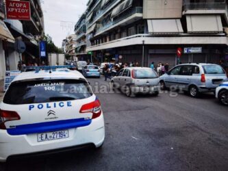 Σοκαριστικές εικόνες στη Λαμία: Ανδρας κρεμάστηκε σε κοινή θέα στο κέντρο της πόλης (ΦΩΤΟ)