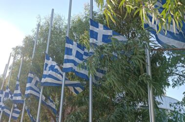 Μίκης Θεοδωράκης: Μεσίστιες οι σημαίες στο Μέγαρο Μουσικής Θεσσαλονίκης