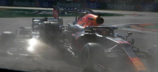 Formula 1: Απίστευτο τρακάρισμα Χάμιλτον – Φερστάπεν – Από θαύμα γλίτωσε ο Βρετανός (ΒΙΝΤΕΟ)