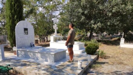 Σουφλί: Στον τάφο του Στέφανου Μιλτσακάκη ο αστέρας του Χόλιγουντ Μάνου Μπένετ