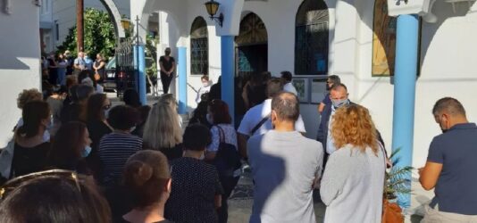 Ρόδος: Σπαραγμός στην κηδεία της Δώρας