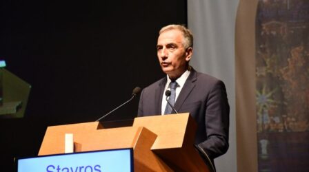 Καλαφάτης: “Η απάντηση στην αύξηση των κρουσμάτων κορονοϊού είναι η αύξηση των εμβολιασμών”