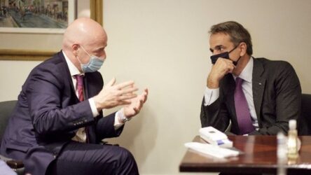 Ο Κυριάκος Μητσοτάκης συναντήθηκε με τον πρόεδρο της FIFA