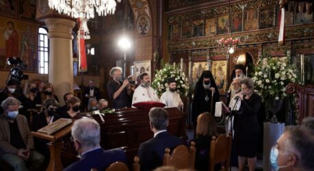 Πέρασε στην αθανασία ο Μίκης Θεοδωράκης – Σπαραγμός στο ύστατο χαίρε (ΦΩΤΟ)
