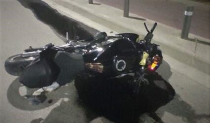 Πάτρα: Μηχανή τυλίχτηκε στις φλόγες μετά από σύγκρουση με αυτοκίνητο (ΒΙΝΤΕΟ)