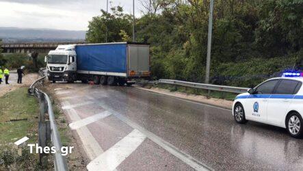 Θεσσαλονίκη: Συγκρούστηκε φορτηγό με ΙΧ στα Μάλγαρα