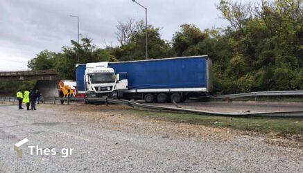 Θεσσαλονίκη: Τροχαίο με εκτροπή νταλίκας στο Δερβένι