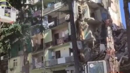 Γεωργία: Κατέρρευσε πολυκατοικία στο Μπατούμι – Πολλοί οι εγκλωβισμένοι (ΒΙΝΤΕΟ)
