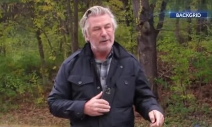 Αλεκ Μπάλντουιν: Κατηγορείται για ανθρωποκτονία εξ αμελείας για τον θάνατο της Χαλίνα Χάτσινς