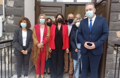 Εγκαινιάστηκε το “Πέτρινο Σχολείο” στο Ωραικόκαστρο παρουσία Κεραμέως (ΦΩΤΟ)