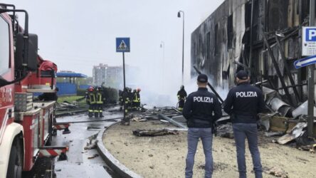 Τραγωδία στην Ιταλία: Νεκροί μετά από πτώση αεροσκάφους στο Μιλάνο (ΒΙΝΤΕΟ)