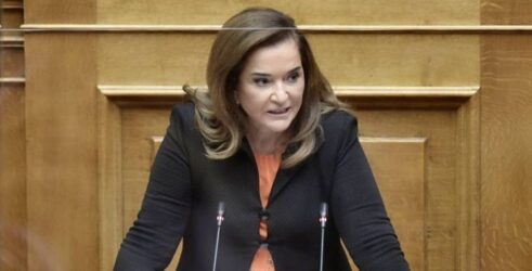 Δύσκολες ώρες για την Ντόρα Μπακογιάννη
