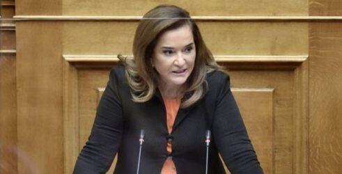 Ντόρα Μπακογιάννη: Η συγκινητική ανάρτηση για τα 11 χρόνια από το θάνατο της μητέρας της 