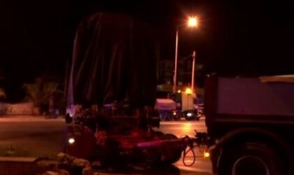 Θεσσαλονίκη: Ατύχημα με νταλίκα που κουβαλούσε τα βαγόνια του Μετρό (ΒΙΝΤΕΟ)