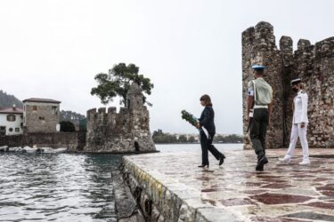 Στους εορτασμούς για τα 450 χρόνια από τη Ναυμαχία της Ναυπάκτου η Κατερίνα Σακελλαροπούλου