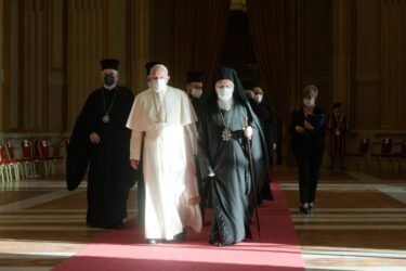 Ο Οικουμενικός Πατριάρχης Βαρθολομαίος συναντήθηκε με τον Πάπα