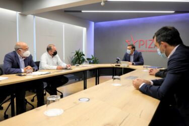 Τσίπρας: “Αδιανόητη η διάλυση των λαϊκών αγορών”
