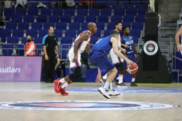 Εχασε στην Κωνσταντινούπολη ο Ηρακλής (66-86)