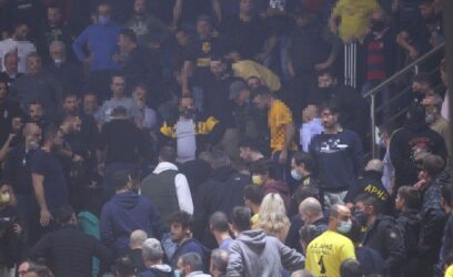 Κατέρρευσε φίλαθλος στη διάρκεια του αγώνα Αρης – Ηρακλής