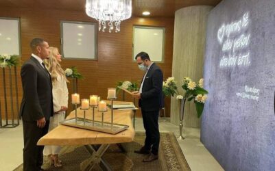 Στο δημαρχείο Θεσσαλονίκης παντρεύτηκε ο Σίντκλεϊ του ΠΑΟΚ (ΦΩΤΟ)