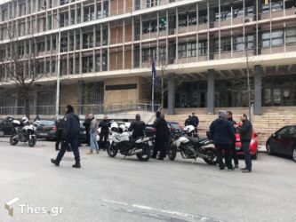 Θεσσαλονίκη: Καταδικάστηκαν γιαγιά και σύντροφος για συνέργεια σε ληστεία μετά φόνου που διέπραξαν δύο ανήλικοι με θύμα 87χρονο