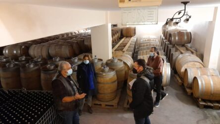 Ο Γάλλος οινολόγος και απεσταλμένος του περιοδικού  “Terre de Vins” Mathieu Doumenge στα οινοποιεία της Κεντρικής Μακεδονίας (ΦΩΤΟ)