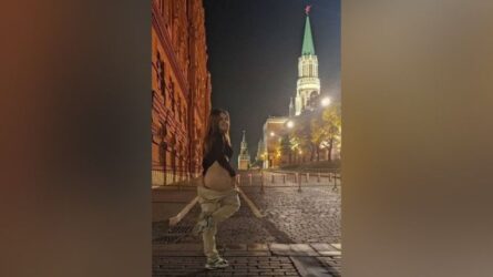 Μόσχα: Φυλακίστηκε Ρωσίδα πορνοστάρ για… αποκαλυπτικές φωτογραφίες μπροστά από το Κρεμλίνο