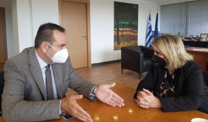 Συνάντηση του προέδρου του Επιμελητηρίου Χαλκιδικής με την Υφυπουργό Μετανάστευσης και Ασύλου Σοφία Βούλτεψη