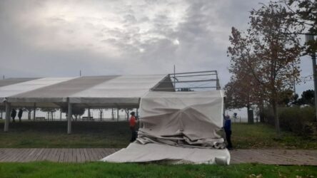 Θεσσαλονίκη: Απομακρύνεται η τέντα από τη Νέα Παραλία (ΦΩΤΟ)