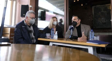 Τσίπρας: “Τραγικό μετά από δύο χρόνια να πεθαίνουν συμπολίτες μας εκτός ΜΕΘ”