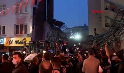 Τουρκία: Κατέρρευσε κτήριο στη Μαλάτια και εγκλώβισε 20 άτομα (ΒΙΝΤΕΟ)