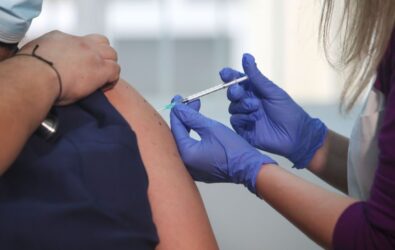 Αυστρία: Αναστέλλεται ο υποχρεωτικός εμβολιασμός