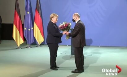 Γερμανία: Με standing ovation και λουλούδια το “αντίο” της Μέρκελ (ΒΙΝΤΕΟ)