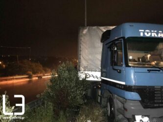 Θεσσαλονίκη: Δίπλωσαν δύo νταλίκες στο Δερβένι