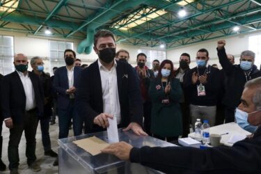 ΚΙΝΑΛ: Ανετη νίκη για Ανδρουλάκη – Τα πρώτα αποτελέσματα