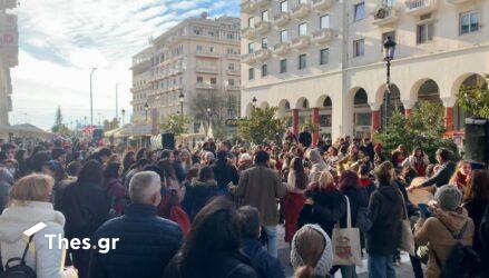 Θεσσαλονίκη: Γλέντι από τα… παλιά στο κέντρο της πόλης (ΒΙΝΤΕΟ)