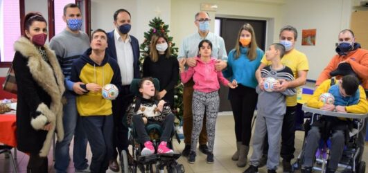 Καλαμαριά: Μοίρασε δώρα και εισέπραξε αγάπη και χαμόγελα ο Γιάννης Δαρδαμανέλης