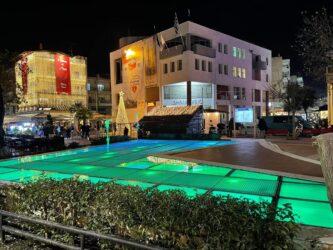 Παραδόθηκε ανακαινισμένη η πλατεία Ευόσμου (ΦΩΤΟ)