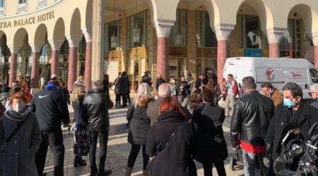 Το 94% δυσκολεύεται να αντιμετωπίσει την ακρίβεια – Μειώθηκε η διαφορά ΝΔ-ΣΥΡΙΖΑ