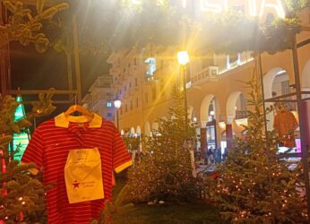 Θεσσαλονίκη: Κρέμασαν φορέματα στη μνήμη των θυμάτων γυναικοκτονιών στην Αριστοτέλους (ΦΩΤΟ)