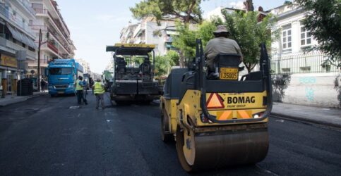 Θεσσαλονίκη: Εργασίες ασφαλτόστρωσης στην περιοχή του Σταθμού Δημοκρατίας