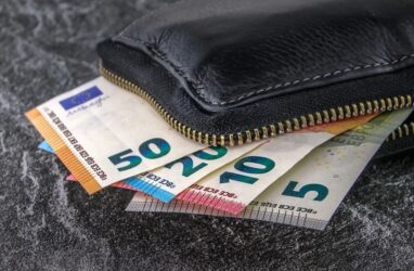 ΟΑΕΔ: Ποιοι θα λάβουν voucher 2.520 ευρώ