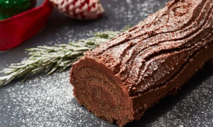 Bûche De Noël: Το χριστουγεννιάτικο σοκολατένιο γλυκό που θα «κλέψει» τις εντυπώσεις
