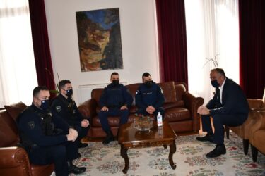 Θεσσαλονίκη – Καλαφάτης: Συναντήθηκε με τους αστυνομικούς που απέτρεψαν νέα γυναικοκτονία (ΦΩΤΟ & ΒΙΝΤΕΟ)