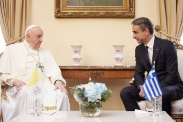Συνάντηση Μητσοτάκη με τον Πάπα Φραγκίσκο (ΦΩΤΟ)