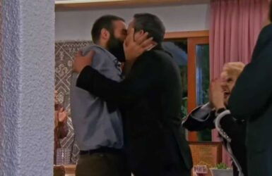 Χαμός στο Twitter για την gay σκηνή φιλιού σε επεισόδιο της σειράς «Η Tούρτα της Μαμάς»