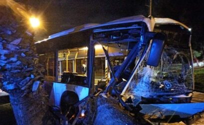 Σοκαριστικό τροχαίο με λεωφορείο κοντά στο σημείο που σκοτώθηκε ο Mad Clip (ΦΩΤΟ)