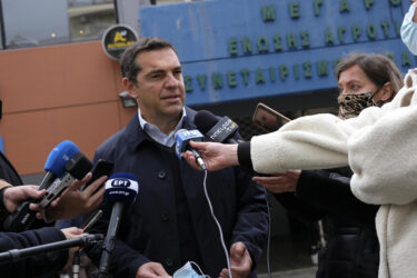 Τσίπρας: “Να φτάσει το μαχαίρι στο κόκκαλο αν υπήρξαν περιπτώσεις προτεραιοποίησης VIP για ΜΕΘ” (ΦΩΤΟ)